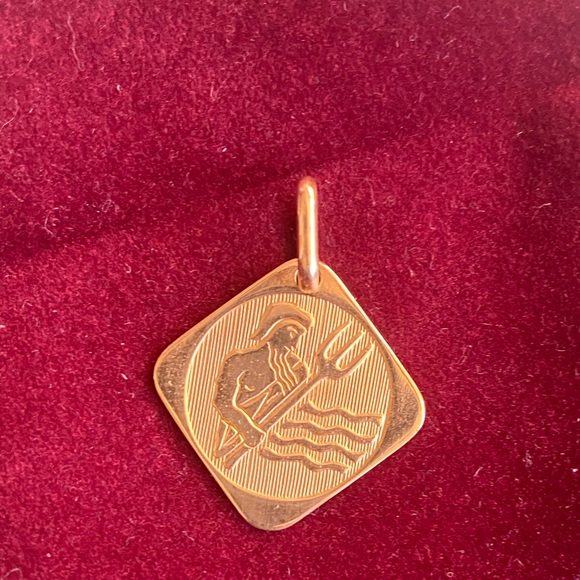 18K Yellow Gold Aquarius Neptune Pendant - Picture 1 of 6